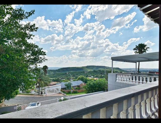 6 BEDROOM HOUSE FOR SALE IN GLENVISTA